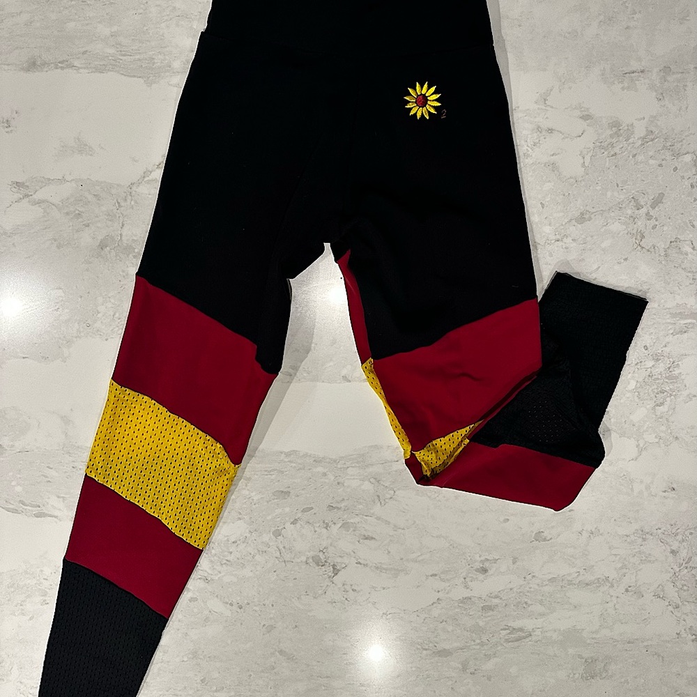 DU colored leggings by Margarita .